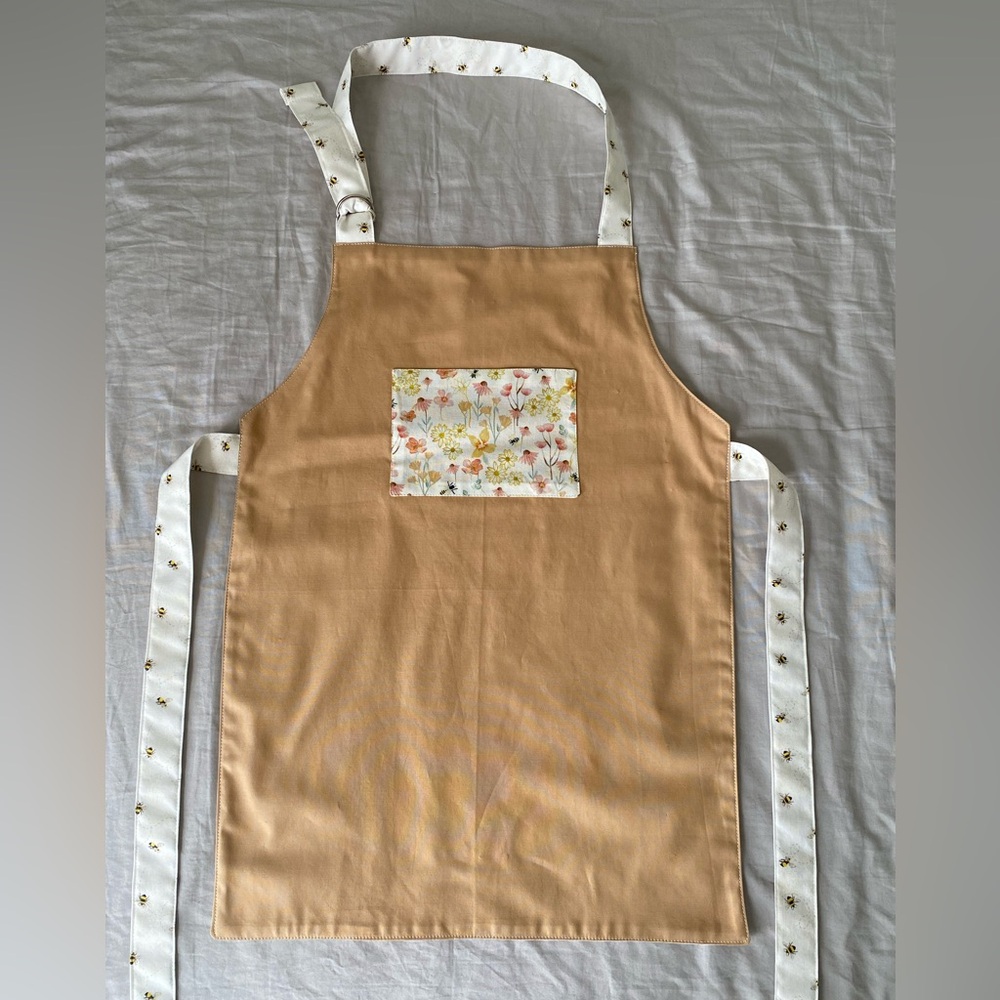 New Child Apron with Pocket - Reversible 2-Sided Custom Made Bee’s & Flo…